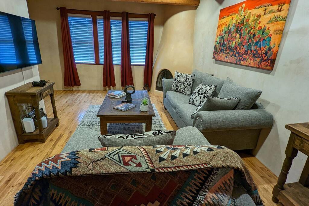 Magical Santa Fe Stay, Minutes From Town Square, Sleeps 4, Includes Free Parking And Outdoor Hot Tub! Ngoại thất bức ảnh