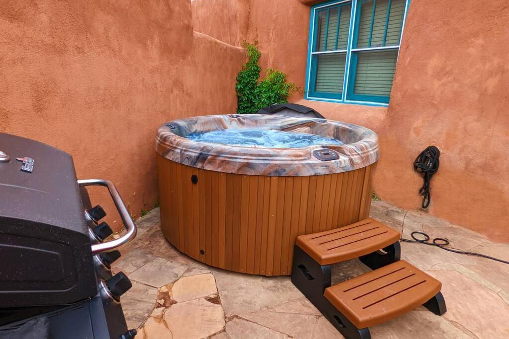 Magical Santa Fe Stay, Minutes From Town Square, Sleeps 4, Includes Free Parking And Outdoor Hot Tub! Ngoại thất bức ảnh