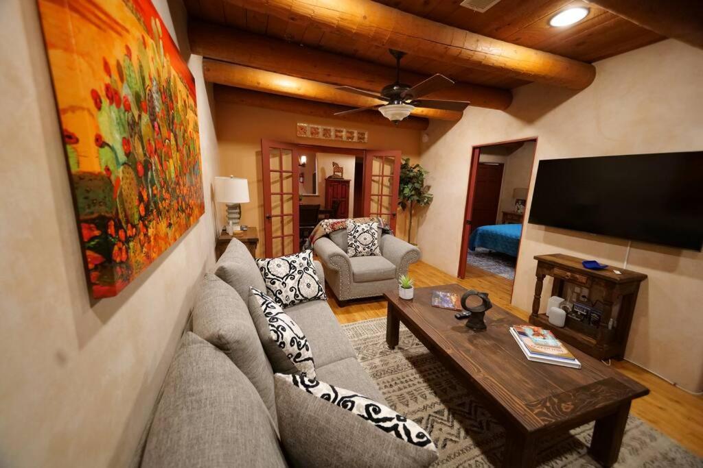 Magical Santa Fe Stay, Minutes From Town Square, Sleeps 4, Includes Free Parking And Outdoor Hot Tub! Ngoại thất bức ảnh