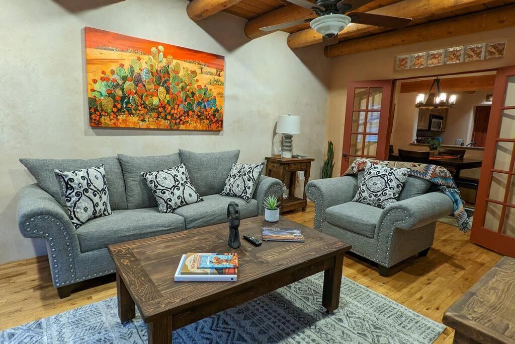 Magical Santa Fe Stay, Minutes From Town Square, Sleeps 4, Includes Free Parking And Outdoor Hot Tub! Ngoại thất bức ảnh