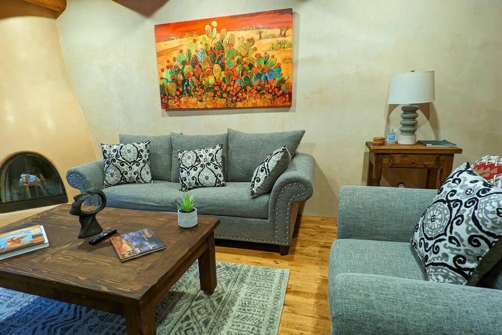 Magical Santa Fe Stay, Minutes From Town Square, Sleeps 4, Includes Free Parking And Outdoor Hot Tub! Ngoại thất bức ảnh