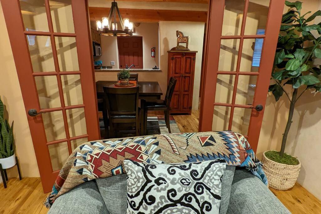 Magical Santa Fe Stay, Minutes From Town Square, Sleeps 4, Includes Free Parking And Outdoor Hot Tub! Ngoại thất bức ảnh