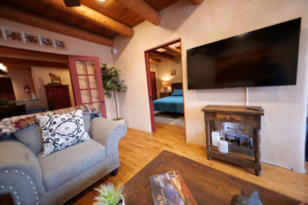 Magical Santa Fe Stay, Minutes From Town Square, Sleeps 4, Includes Free Parking And Outdoor Hot Tub! Ngoại thất bức ảnh