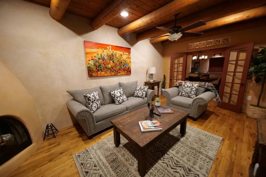 Magical Santa Fe Stay, Minutes From Town Square, Sleeps 4, Includes Free Parking And Outdoor Hot Tub! Ngoại thất bức ảnh
